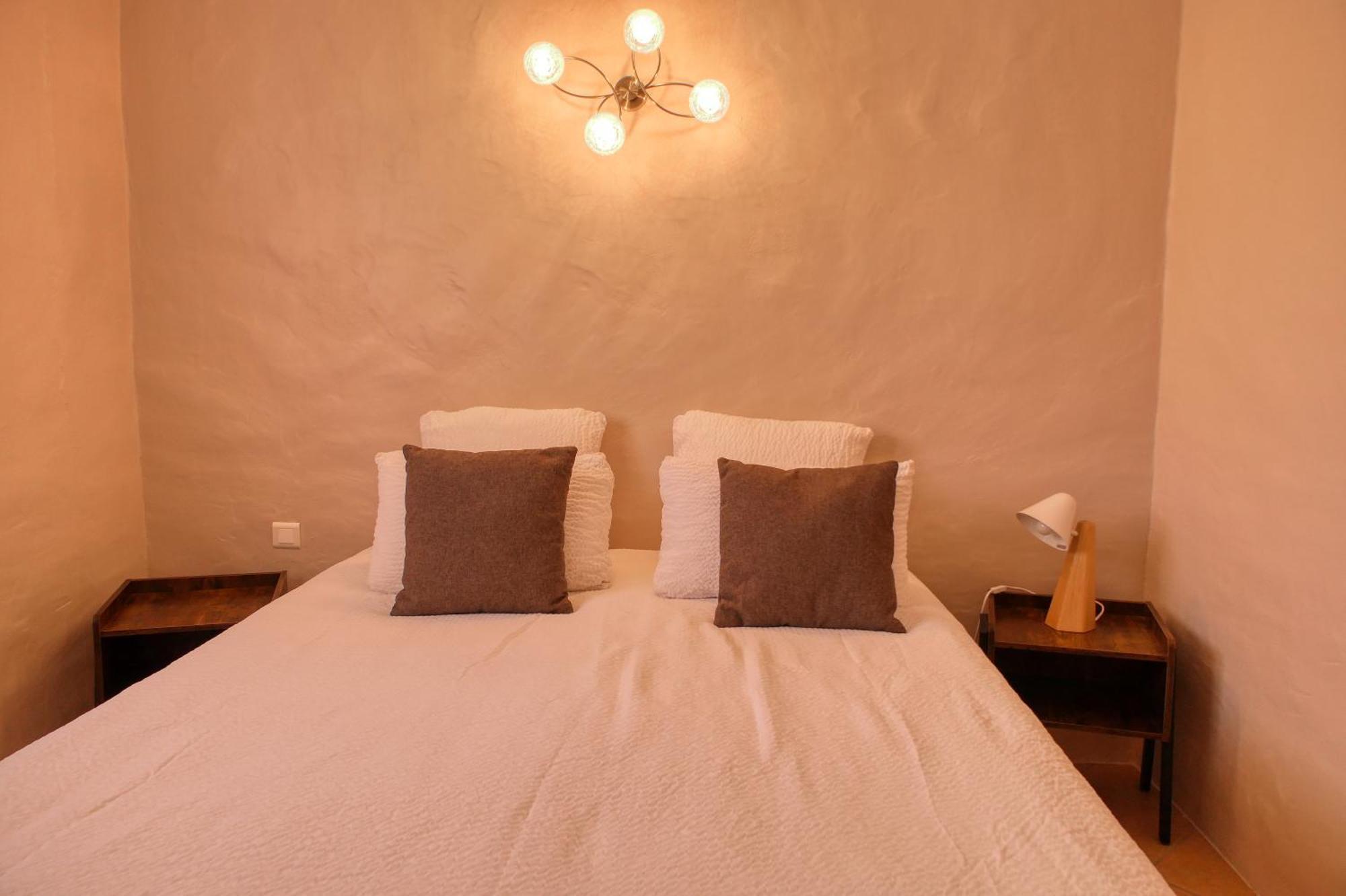 Le Hameau Fleur De Pierres , Chambre , Gite Et Table D'Hotes Murs  Exterior foto
