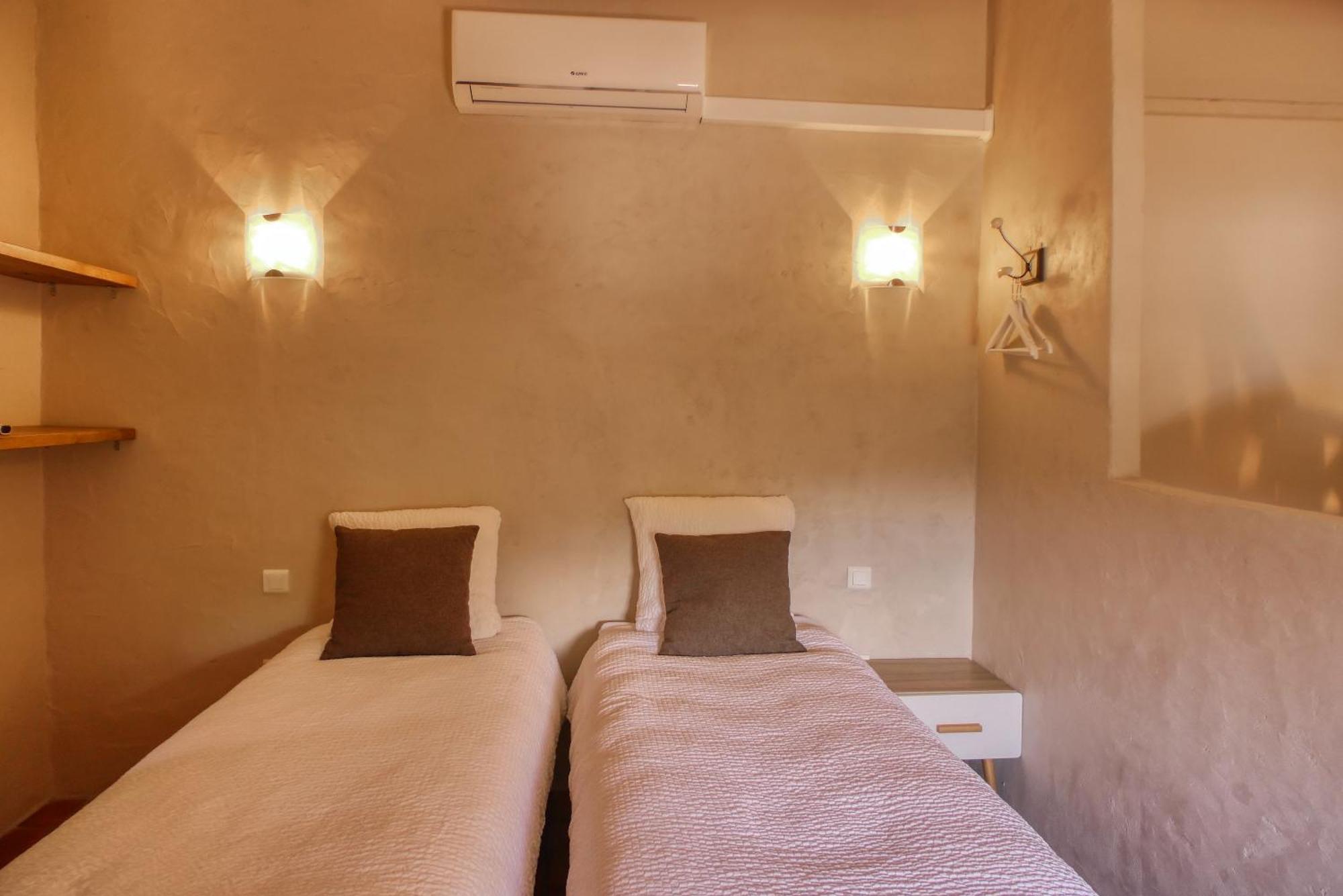 Le Hameau Fleur De Pierres , Chambre , Gite Et Table D'Hotes Murs  Exterior foto