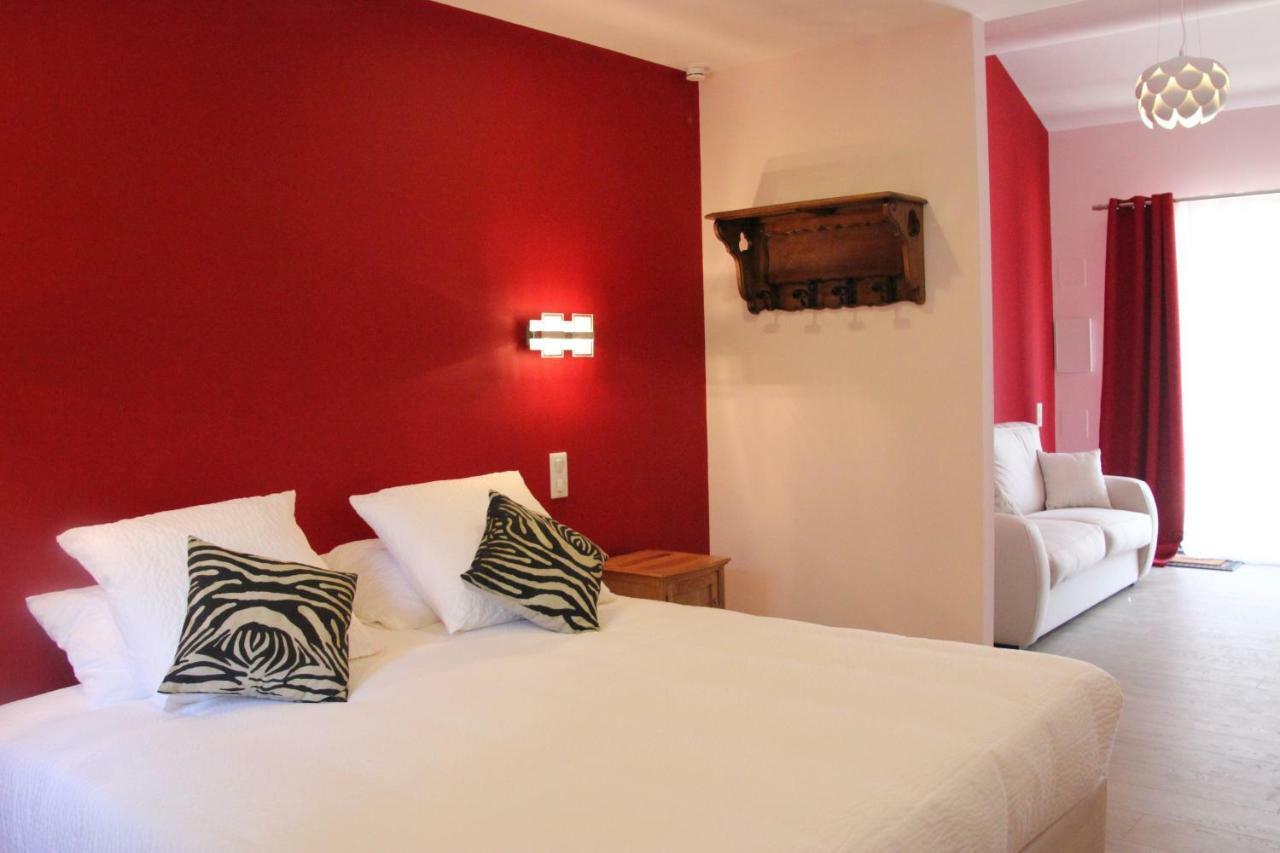 Le Hameau Fleur De Pierres , Chambre , Gite Et Table D'Hotes Murs  Exterior foto