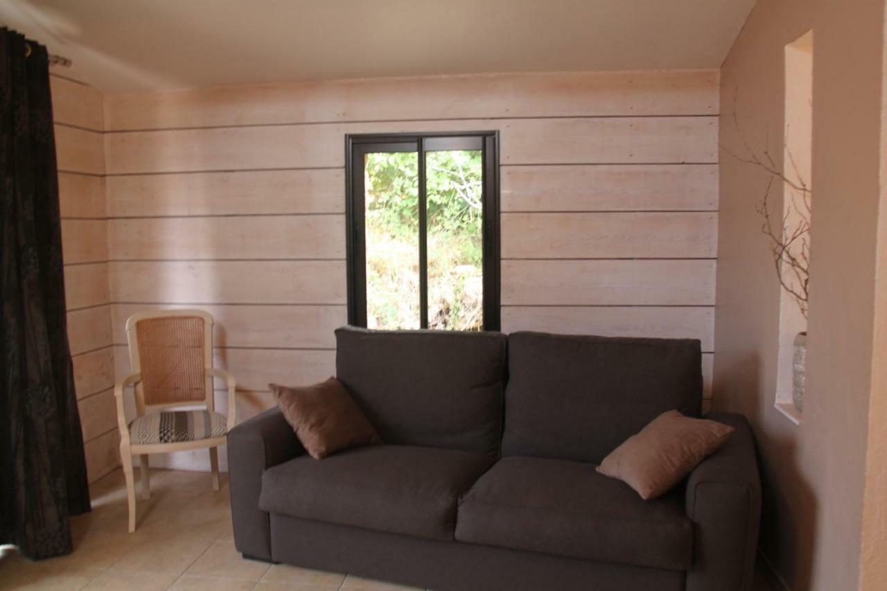 Le Hameau Fleur De Pierres , Chambre , Gite Et Table D'Hotes Murs  Exterior foto